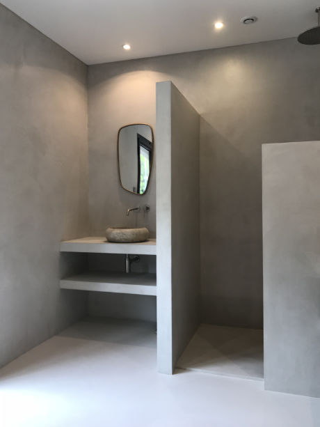Béton ciré pour salle de bain : mur, sol, mobilier et paroie