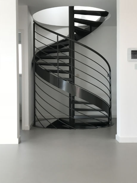 Sol design en résine poru escalier en colimaçon